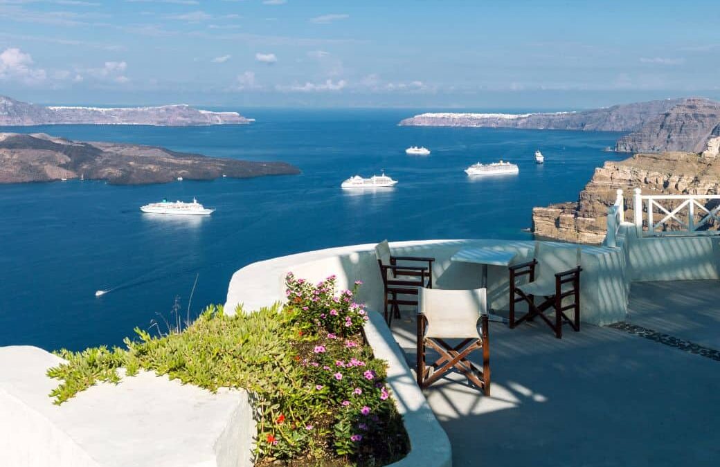 ONE DAY IN SANTORINI