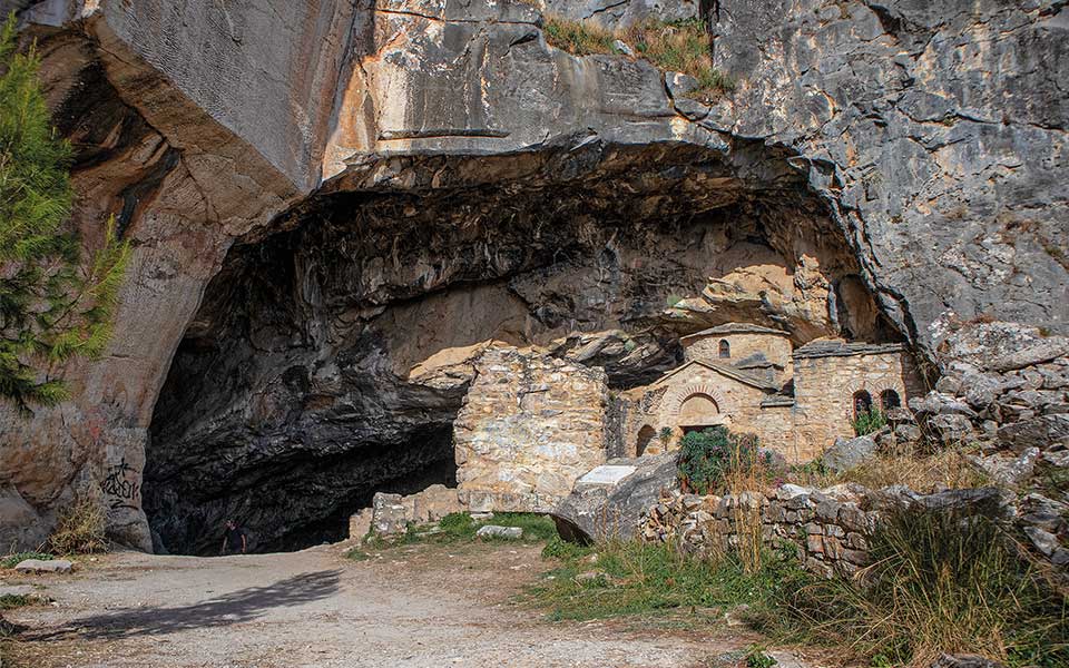 Exploring the Ancient Marble Road from Mt Pendeli to the Acropolis