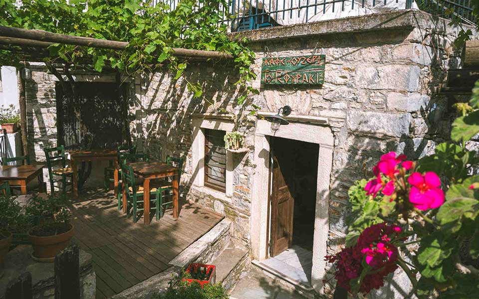 Gefyraki: A Family Tradition of Taste in Naxos