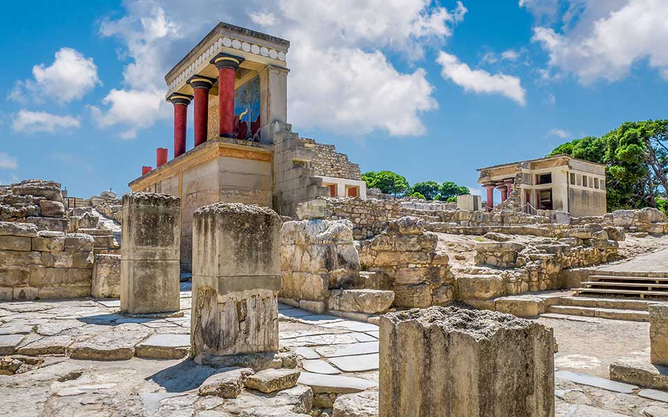 Knossos Reimagined: Balancing Preservation with Modernization